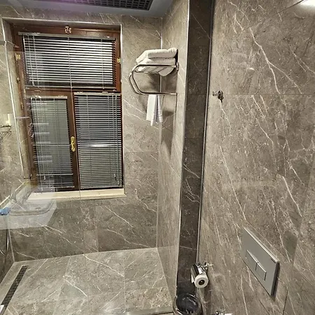 Hotel Ve Adakale *